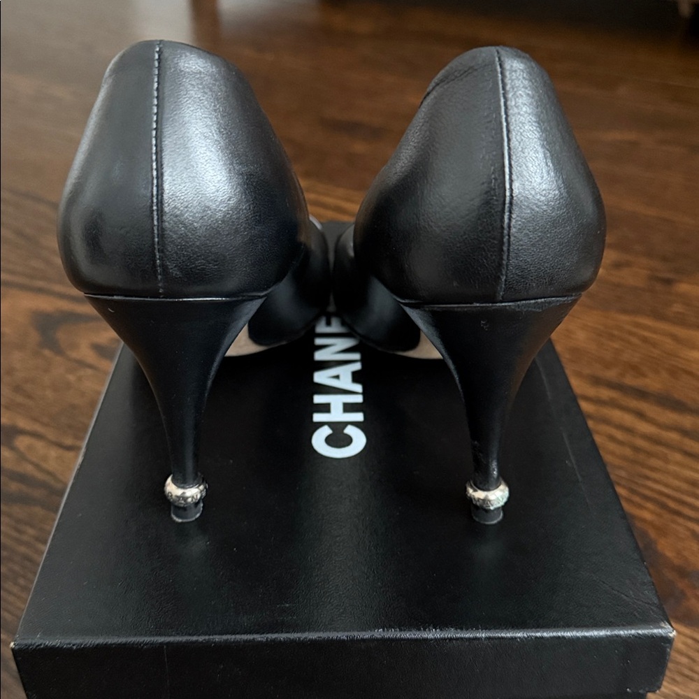 CHANEL Classic Black Pumps Size 40 - Picture 2 of 8